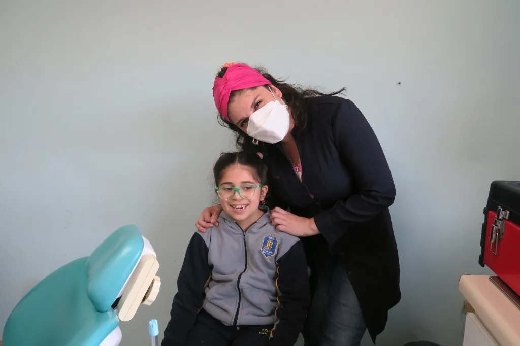 Dra Carolina y niña en CeDeMed